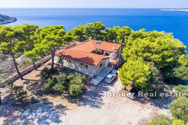 Sami na otoku blizu Kornata: Imanje s kamenom kućom se prodaje za 3,5 milijuna eura...