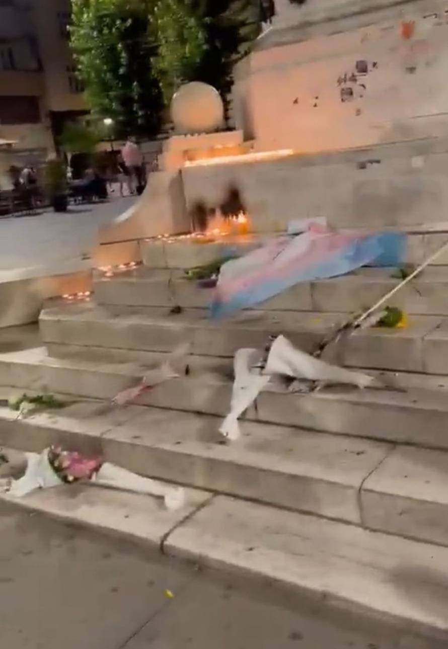 VIDEO Šutao je cvijeće i svijeće za ubijenu TikTokericu Nou u Beogradu: Ovo je nedopustivo!