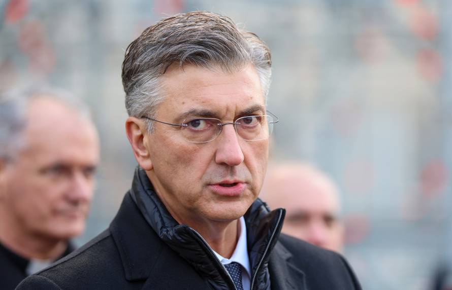 Zagreb: Andrej Plenković i mons. Dražen Kutleša obišli i razgledali obnovljenu unutrašnjost katedrale