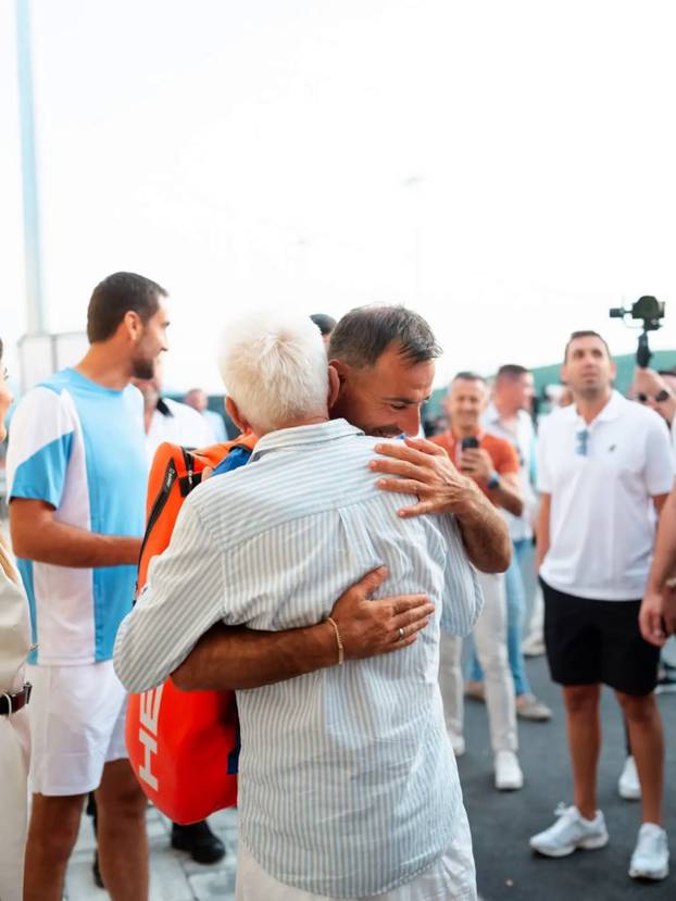 FOTO Novak Đoković pjevao i 'prosvjedovao' u Međugorju: Kumovi žele dovesti i ATP turnir