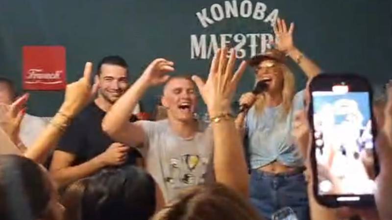 Maja Šuput pela v konobi na Istu zaradi nevihte