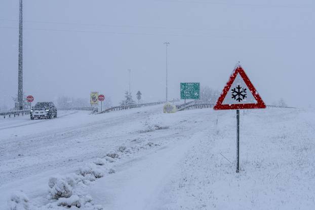 Zimski uvjeti na A1 između čvora Perušić i čvora Gospić