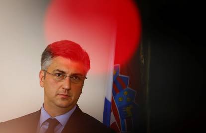 Plenković užarenu jezgru krize polijeva kanticom za cvijeće