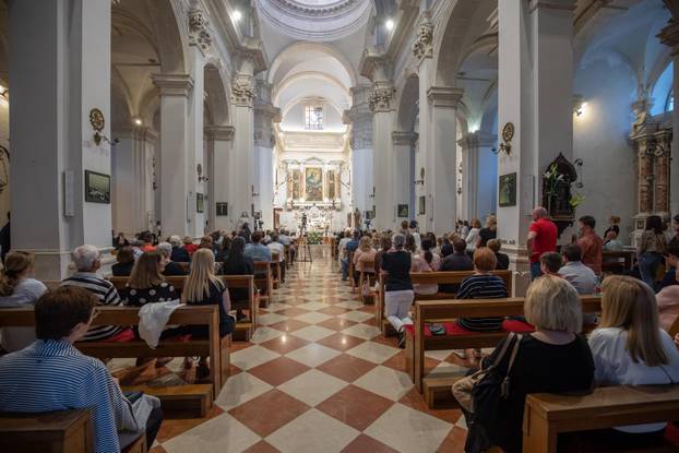Dubrovnik: Svetom misom i procesijom obilježeno Tijelovo