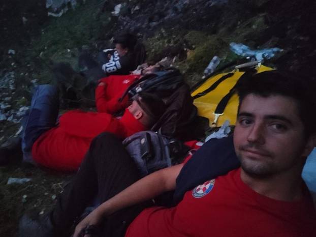 FOTO Ovo su heroji Blidinja: Nakon skoro tjedan dana borbe s požarom zaspali su u šumi