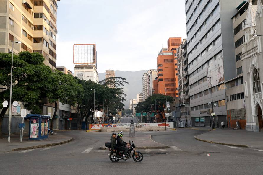 U.S. strikes Venezuelan capital