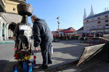 I Dolac se uz svijeće i cvijeće postavljeno uz kip Kumice oprašta od gradonačelnika