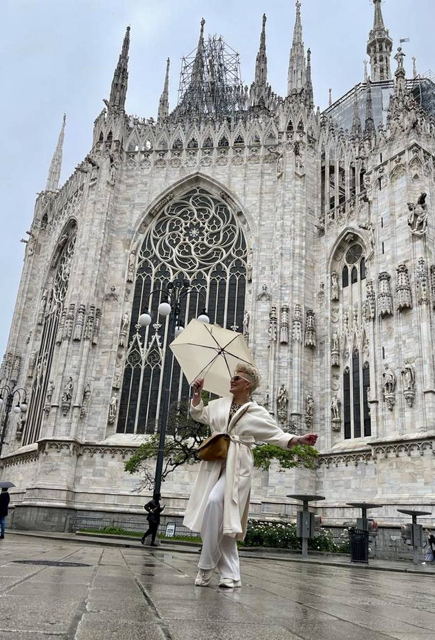 Indira je u Milano vodila muža i zgodnog posinka s kojim je jako bliska: Tu je uvijek naš Roberto