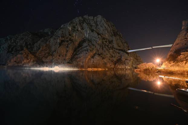 Spajanje mosta iznad rijeke Cetine kod Omiša na 70 metara nadmorske visine