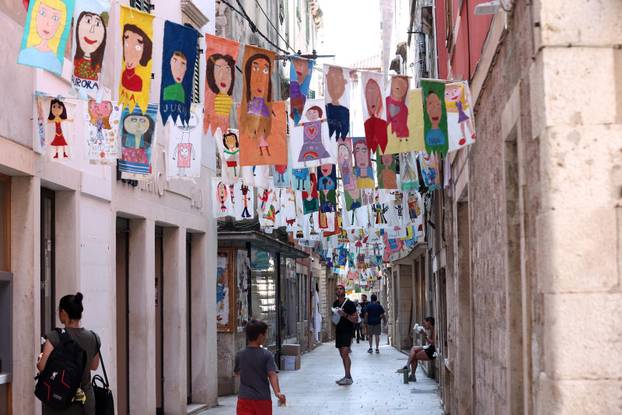 Šibenik: Šarene zastavice najavljuju po?etak 65. Me?unarodnog dje?jeg festivala