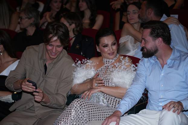 Beograd: Dobro raspoloženi Matija Cvek, Jakov Jozinović i Nina Badrić na dodjeli nagrada radija Naxi 
