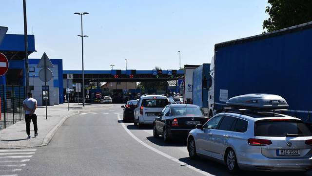 Pojačan promet na graničnom prijelazu u Slavonskom Brodu