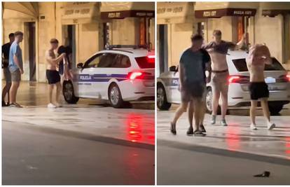 VIDEO Policija po Splitu iz auta viče golišavim turistima da odjenu majice: 'Kazne do 300 €'