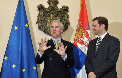 Press: Srbija će u petak dobiti kandidaturu za članstvo u EU