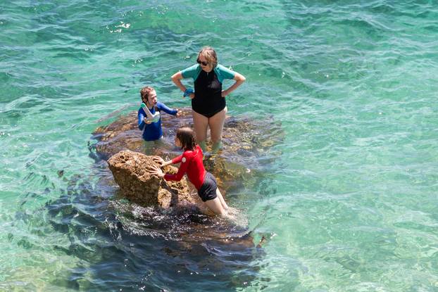 Dubrovnik: Gradske plaže već su pune kupača