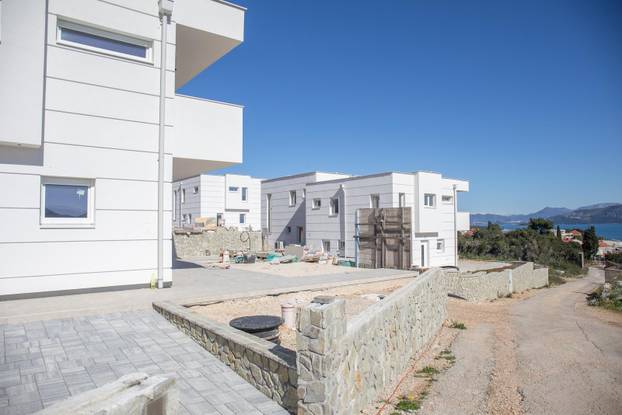 Kompleks Vila koji se gradi u Dračama, jednu od vila gradi i Halid Bešlić