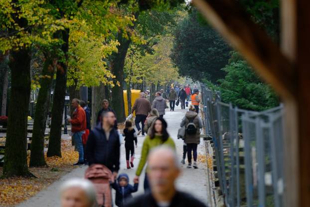 Zagreb: Pripreme za blagdan Svih svetih na gradskom groblju Mirogoj