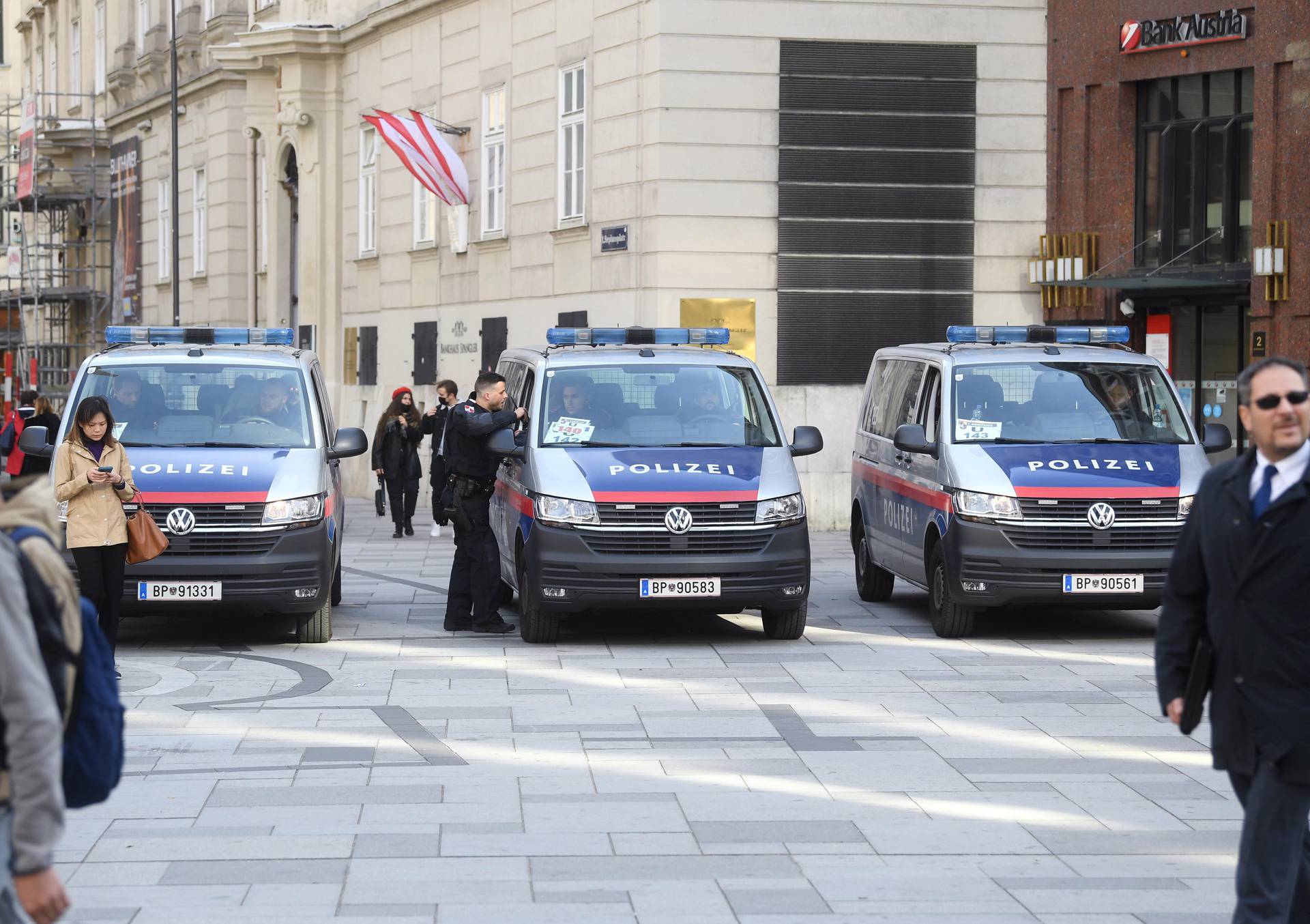 Cijeli je Beč danas modri: Gdje god se okreneš, Hrvati! Policija češlja sve, a potvrde ne pitaju...