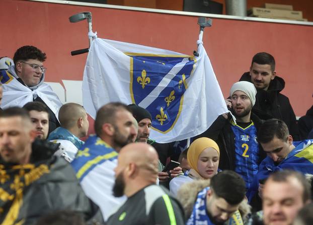 Zenica: Navijači očekuju početak utakmice između Bosne i Hercegovine i Italije