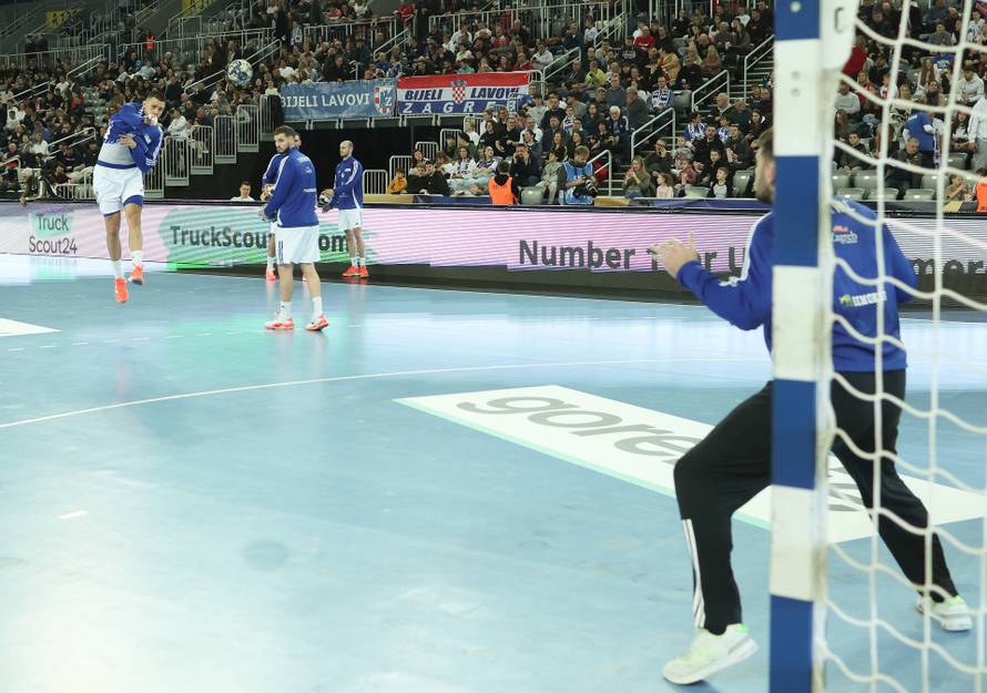 Zagreb: Zagrijavanje igrača uoči početka utakmice RK Zagreb i Paris Saint-Germain