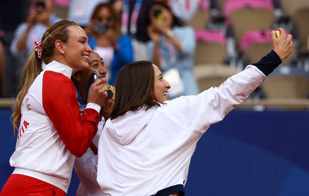 Tennis - Women's Singles Victory Ceremony