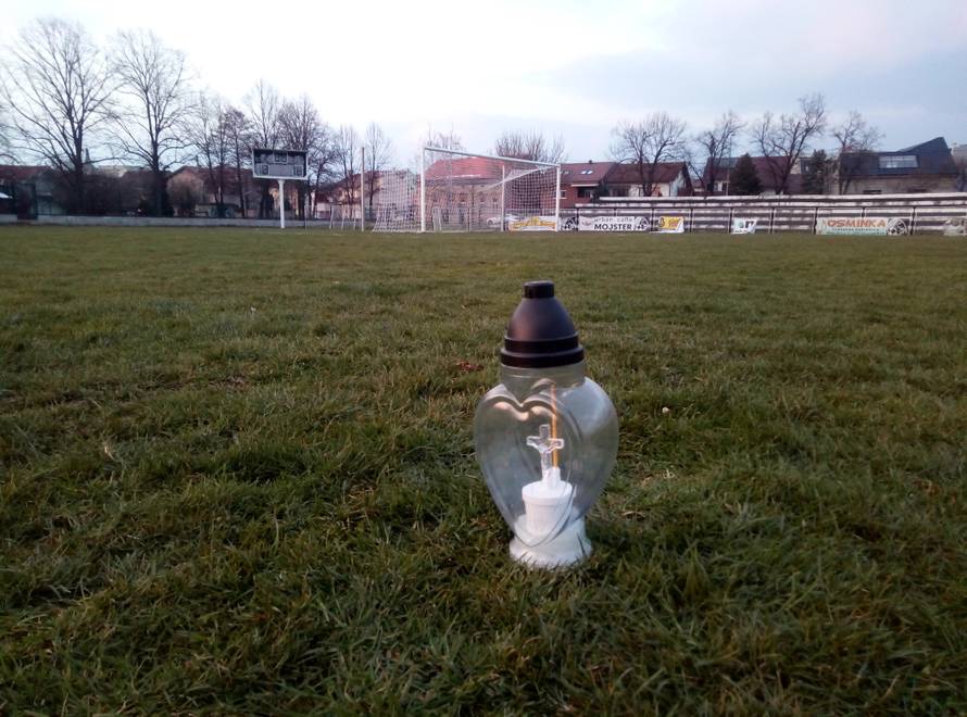 Zbogom, Bruno: Lampioni su na terenu, tamo gdje se srušio