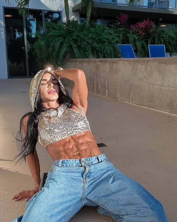 FOTO Želi imati najtanji struk na svijetu: Nosim korzet do 23 sata dnevno i želim srušiti rekord