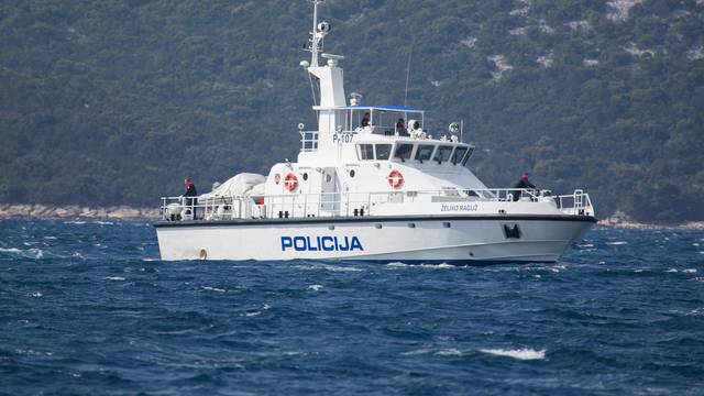 U Makarskoj nestao češki turist, posljednji put viđen na crvenoj dasci za jedrenje u Brelima