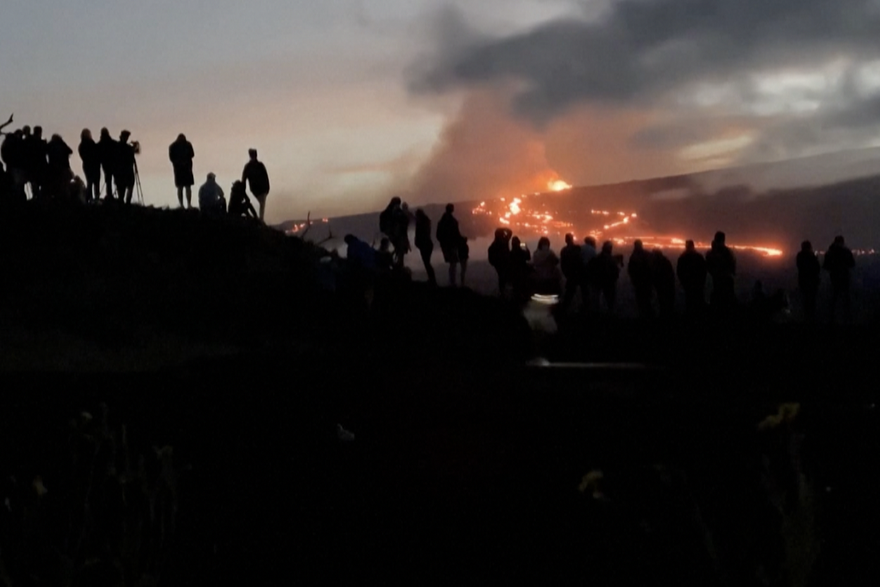 Ljudi hrle na havajski vulkan kako bi vidjeli tokove lave