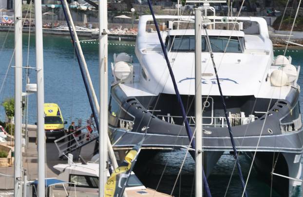 Policijski očevid u Milni nakon tragične pomorske nesreće u Splitskim vratima