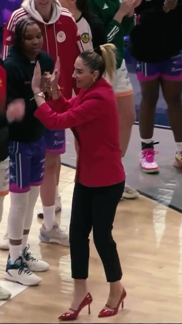 FOTO Trenerica u štiklama ruši barijere i ide u novu avanturu. Nazivaju je 'ženski Fatih Terim'