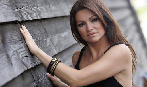 FOTO Nina Badri&cacute; slavi 54. ro&dstrok;endan, pogledajte kako se mijenjala na&scaron;a slavna pjeva&ccaron;ica