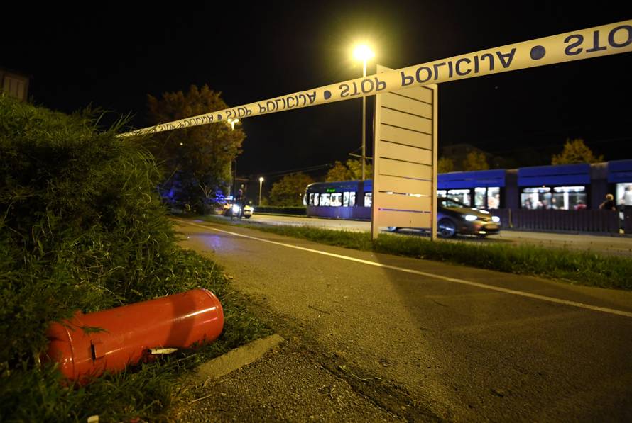 Sudarili se u Zagrebu pa jedan automobil progutao plamen