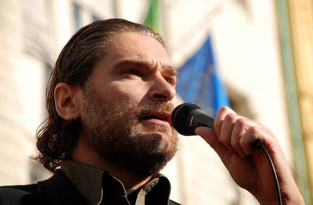 ARHIVA: Zagreb: Prosvjed protiv ulaska Hrvatske u EU na Trgu bana Jela?i?a