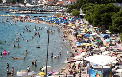 FOTO Prepune plaže u Vodicama