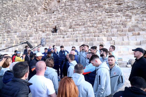 Kairo: Hrvatski nogometni reprezentativci obišli su piramide