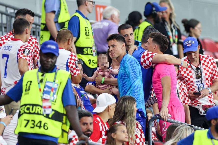 FOTO 'Vatrene' tješili najdraži: Stanišić prvi put sa suprugom u javnosti, Luka s cijelom obitelji