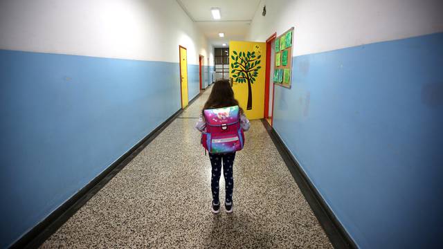 Šibenik: Škole nakon mjesec i pol otovorile svoja vrata, mali odaziv učenika
