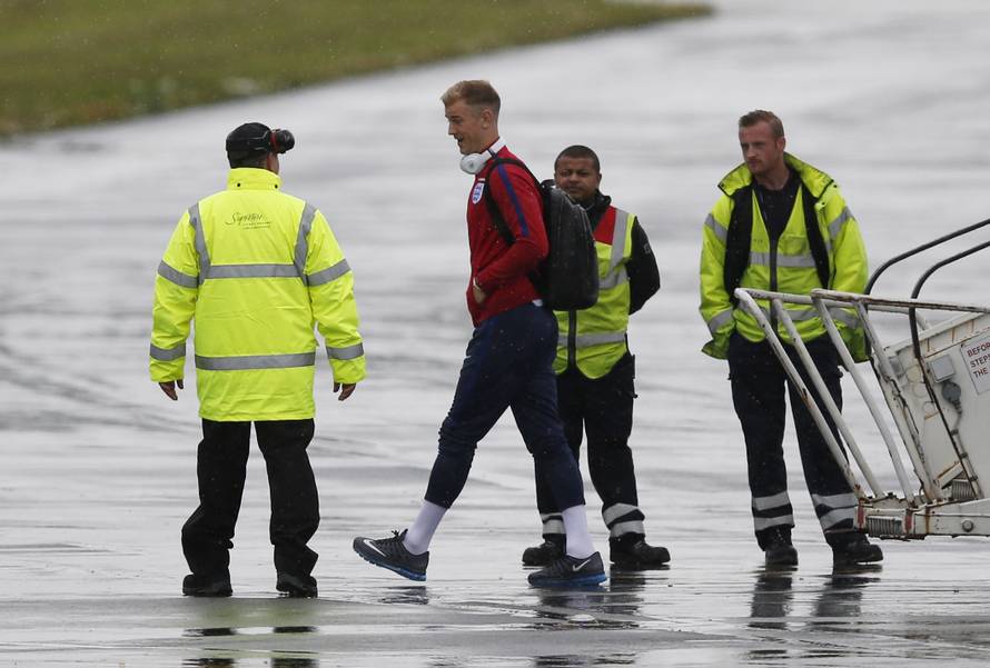 England return to UK following EURO 2016 elimination