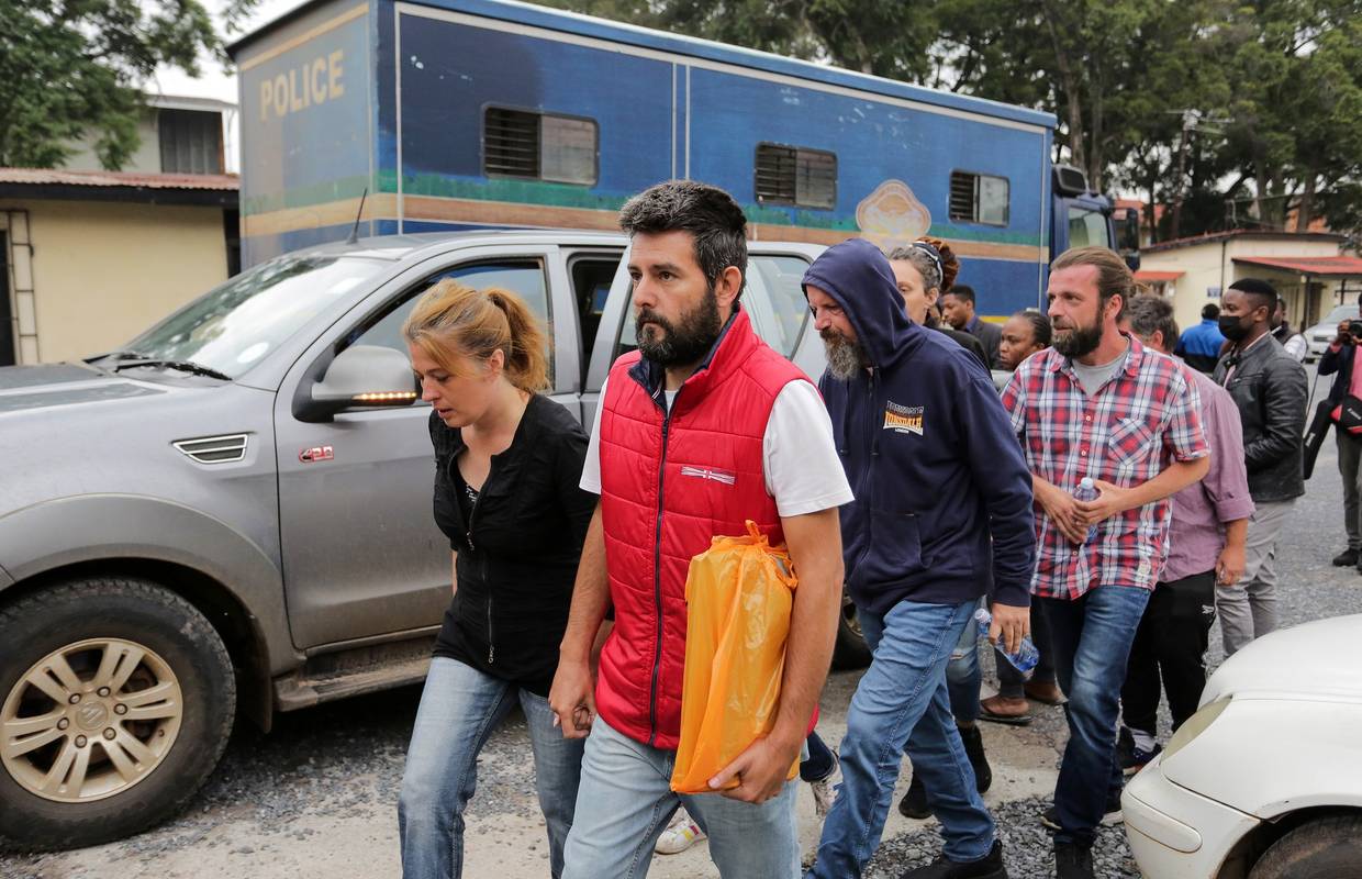 Hrvati su u kućnom pritvoru, nisu im vratili mobitele i nije im dozvoljeno napuštati smještaj