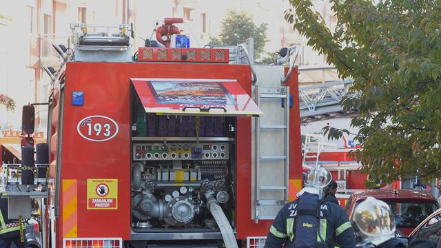 U Crikvenici planuo Fiat: Vatru gasili radnici benzinske crpke