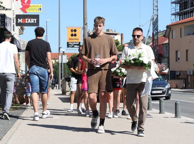 Šibenik: Kod spomenika na Baldekinu obilježena 33. obljetnica smrti Dražena Petrovi?a