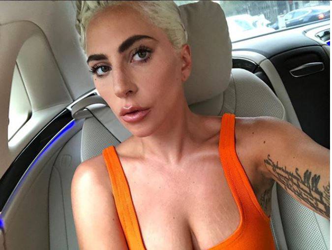 Lady GaGa u toplesu: 'Dugo sam se borila s kompleksima'