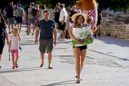 GALERIJA Turisti preplavili Zadar