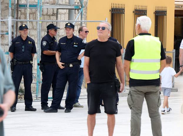 Šibenik:Odrzan je 'Prosvjedni skup protiv financiranja FALIŠ-a i svih ostalih protuhrvatskih dogaðanja'