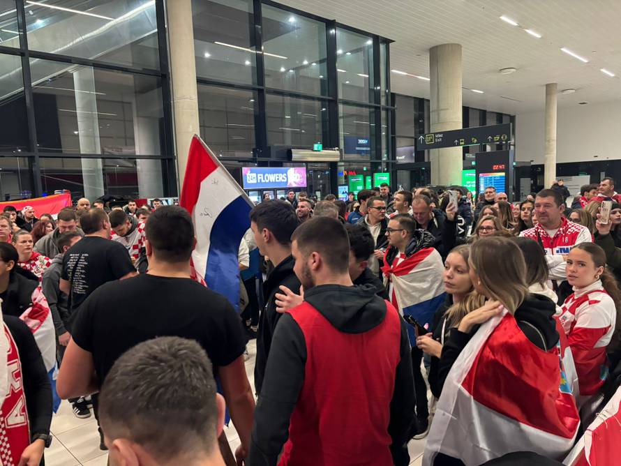 VIDEO Brončani stigli u Hrvatsku! Dočekali ih brojni navijači, orio se Thompson