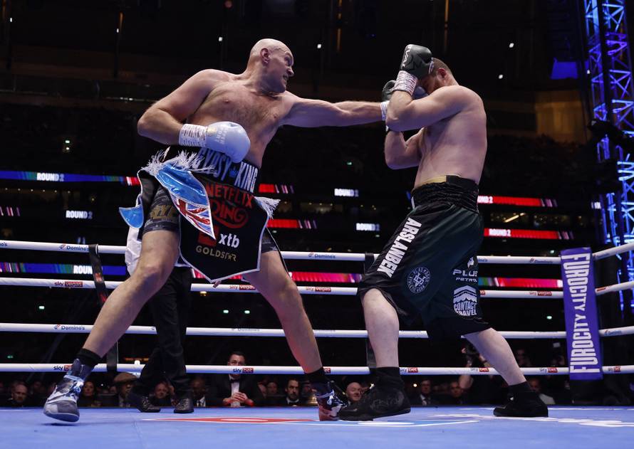 Tyson Fury v Arslanbek Makhmudov