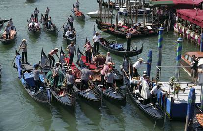 Nema turista pa nema posla ni za graditelje gondola u Veneciji