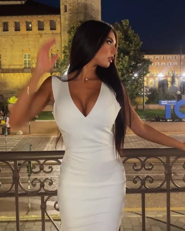 FOTO Bujna stjuardesa zavela zvijezdu Juvea. Žena je saznala