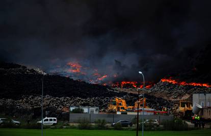 Golemi crni oblak dima prisilio 9000 ljudi da napuste domove